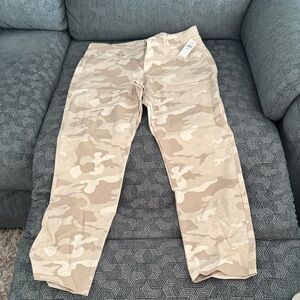 Old Navy Women's Camouflage Ankle Pants